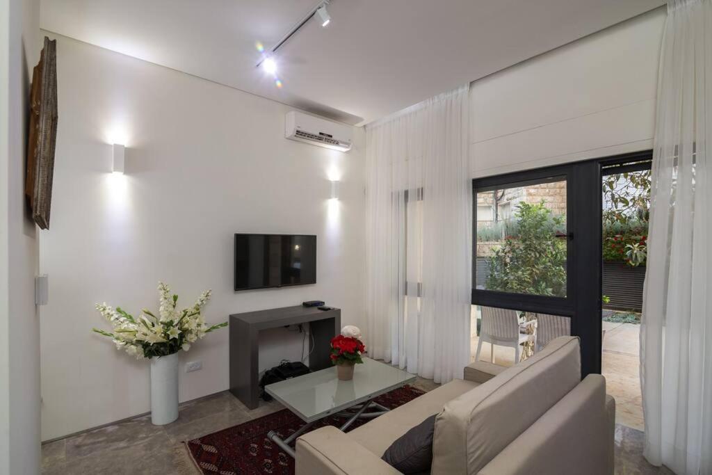 New luxurious apt, the BEST location in Jerusalem photo 4