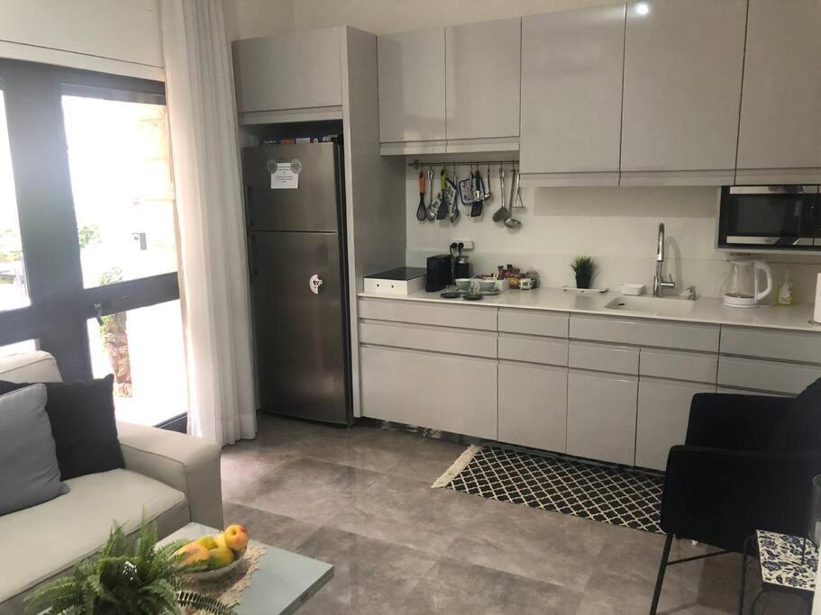 New luxurious apt, the BEST location in Jerusalem photo 3