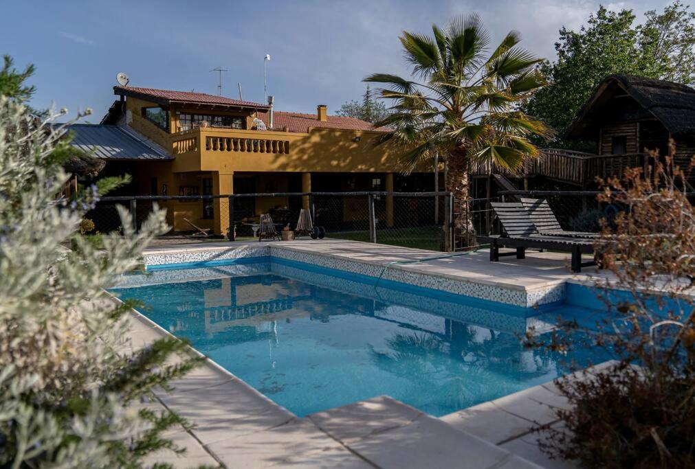 Casona alegre con pileta y amplio jardin