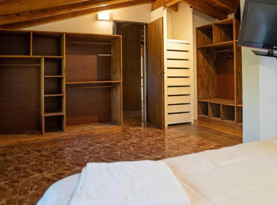 Casona alegre con pileta y amplio jardin photo 4