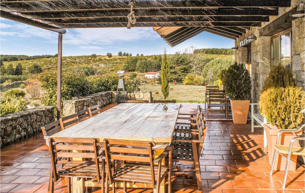 Beautiful Home In Navarredonda De Gredos With Wifi, 3 Bedrooms And Outdoor Swimming Pool photo 2