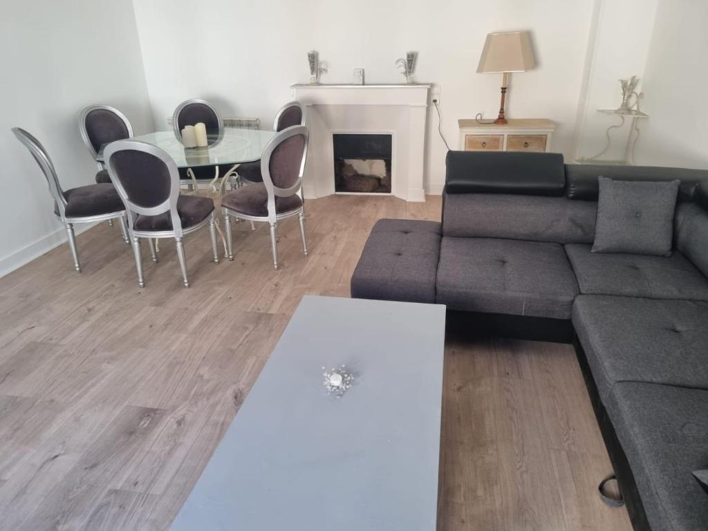 Maison calme proche de la rivière photo 1
