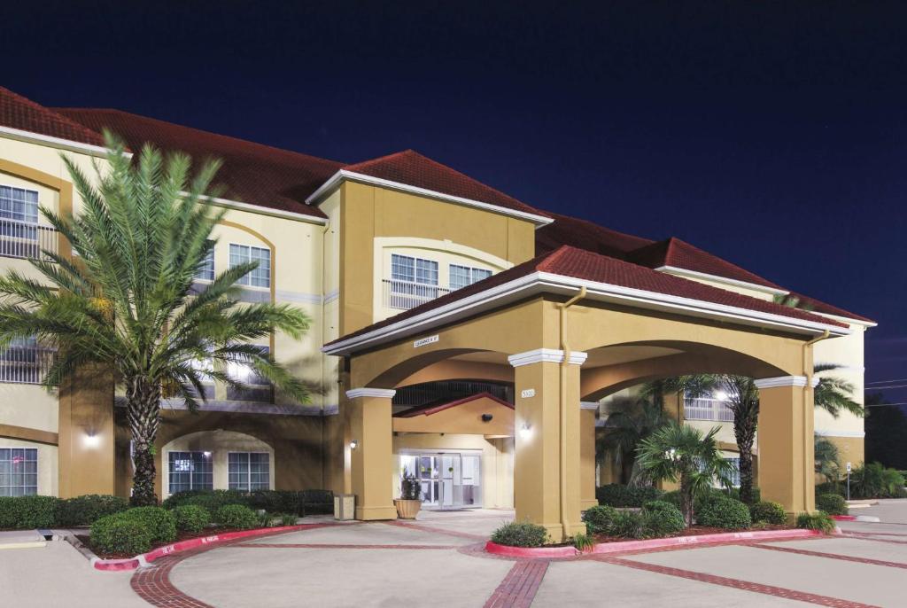 La Quinta by Wyndham Bay City photo 2