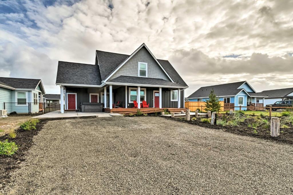 Ocean Shores Getaway with Fireplace and Hot Tub! photo 1