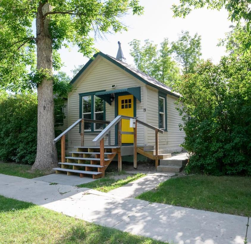 Adorable and Cozy Bungalow image
