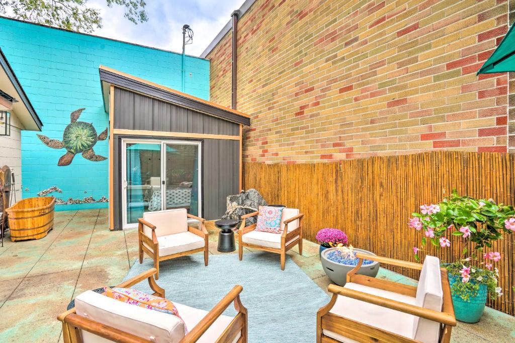 Luxury Spa Retreat Private Courtyard and More! photo 2