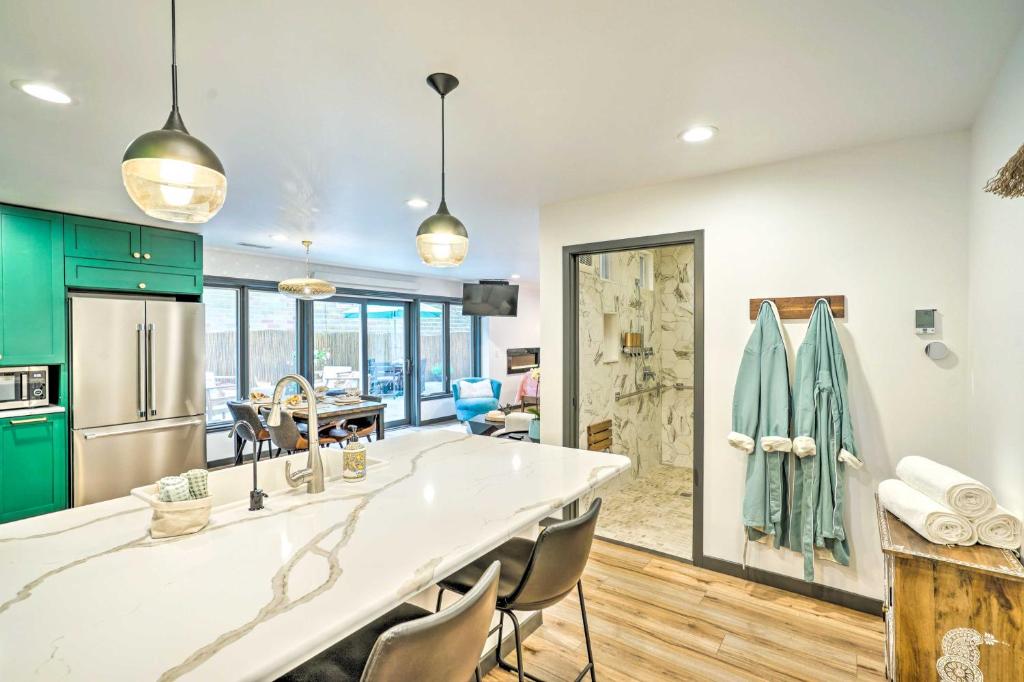 Luxury Spa Retreat Private Courtyard and More! photo 4