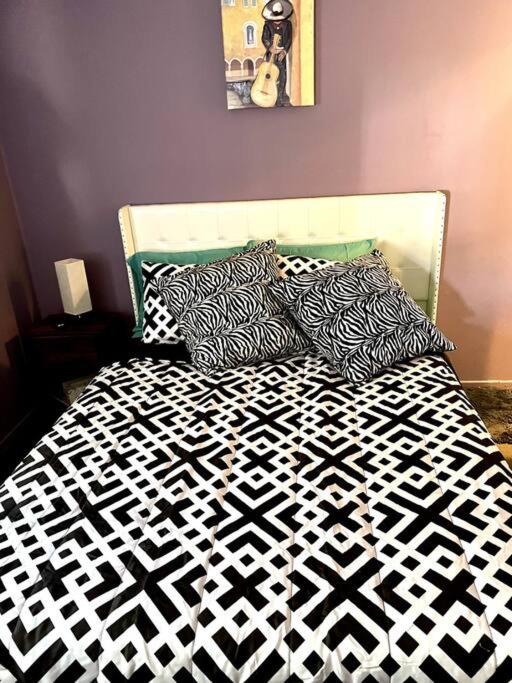 New! Fun just 20 min from Dallas 3-BRM Home photo 2