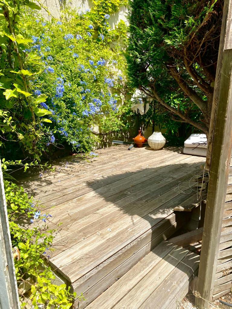 Authentic and beautiful one bedroom apartment Seafront with Garden Cannes photo 4