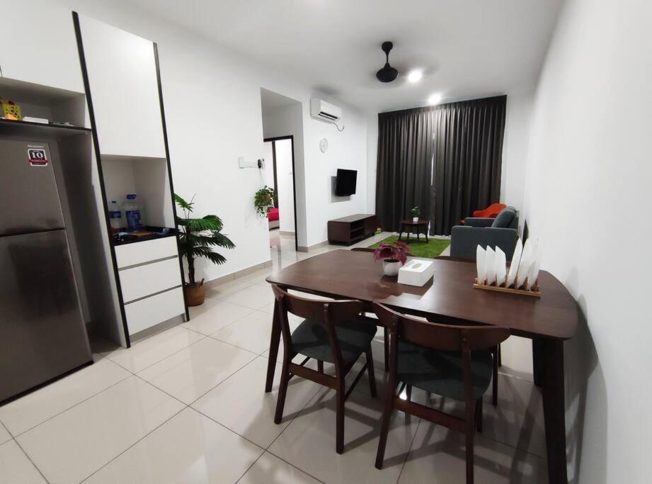 Cikgukay Desaru Homestay Apartment With Pool View WiFi & Netflix photo 2