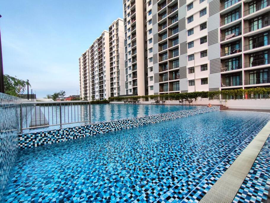 Cikgukay Desaru Homestay Apartment With Pool View WiFi & Netflix photo 3
