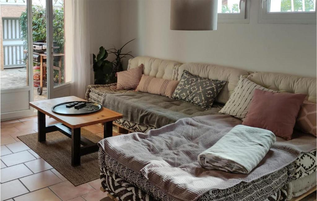 Amazing Home In St-quentin-la-poterie With Outdoor Swimming Pool, 3 Bedrooms And Wifi photo 3