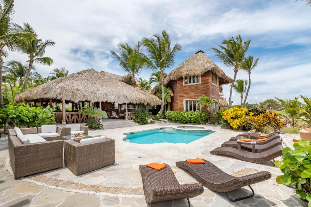 Caleton - Ocean View Villa with Pool, Chef, Butler & Maid