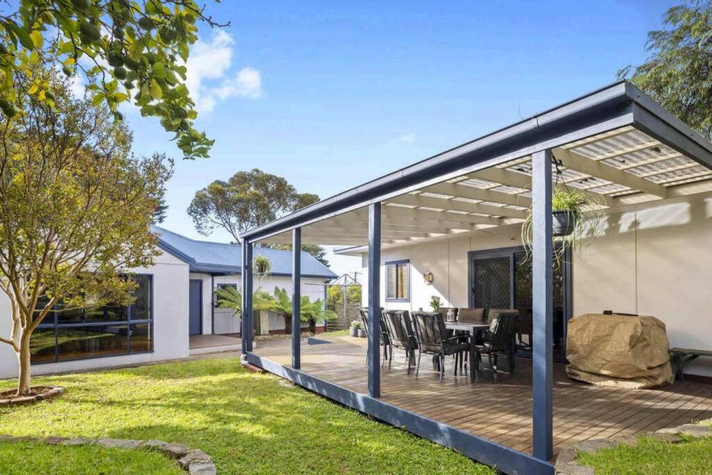 Cheerful family home 200m from beach, Wi-Fi, Wine photo 2
