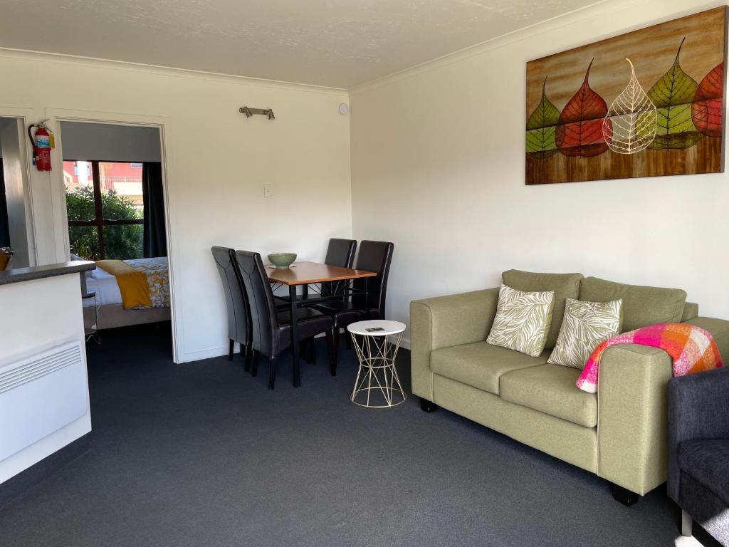 Colonial Motel photo 4