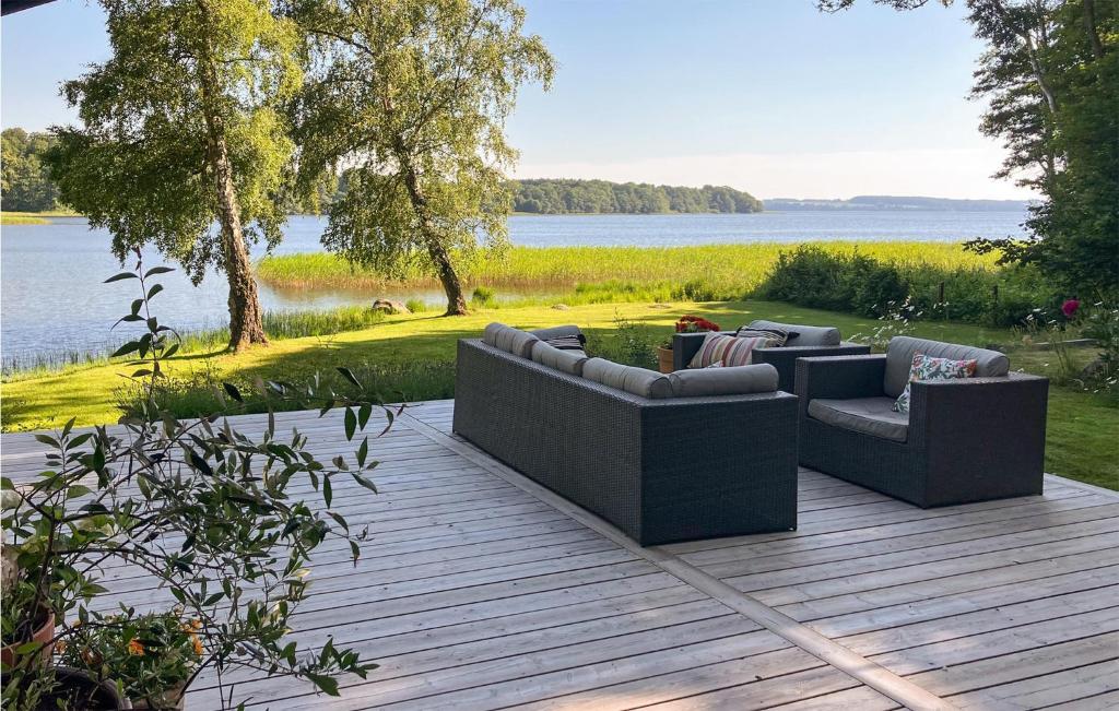 Beautiful Home In Hr With Wifi And 4 Bedrooms