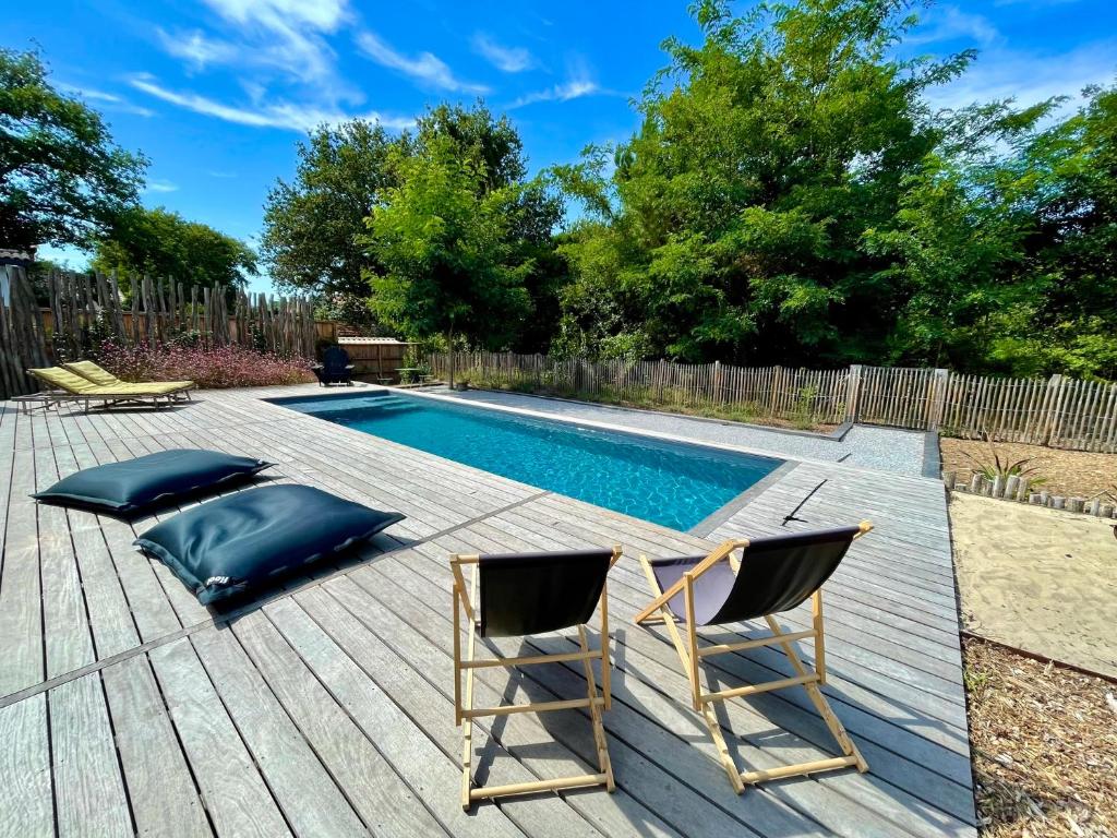 New luxurious architects villa with pool a few steps from the beach photo 3