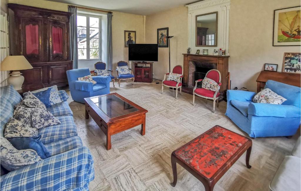Beautiful Home In Guerande With Wifi And 8 Bedrooms photo 4