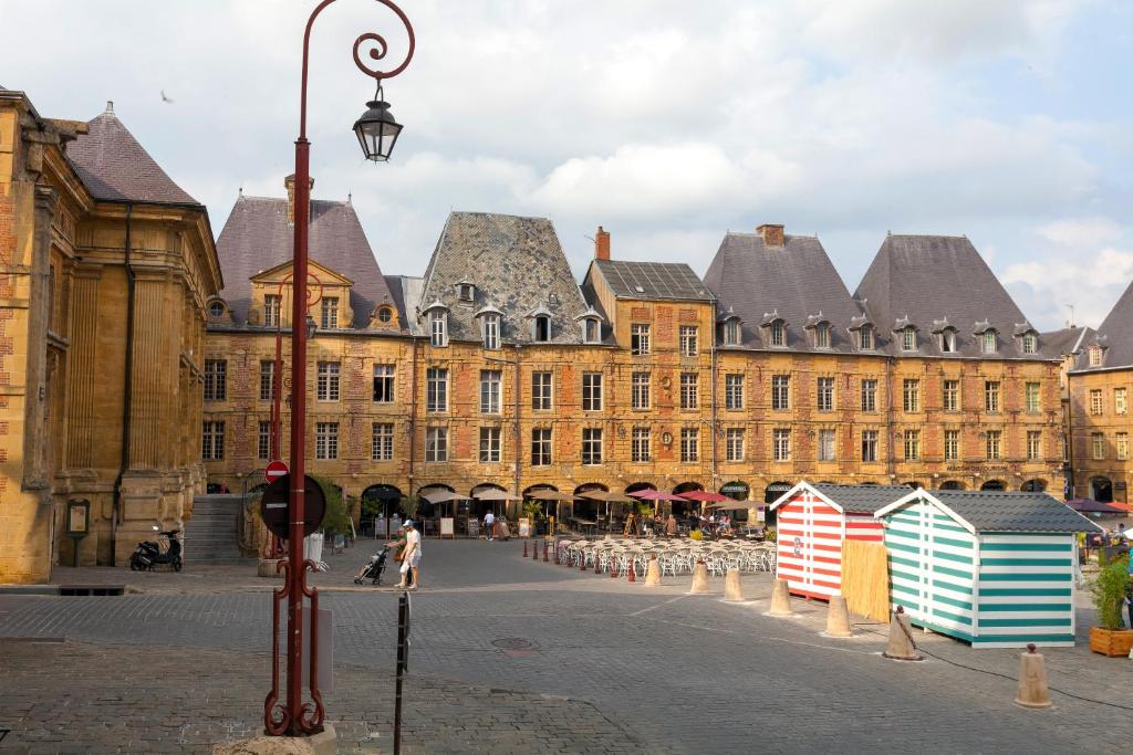 Charleville-Mézières: belle vue Place Ducale photo 2