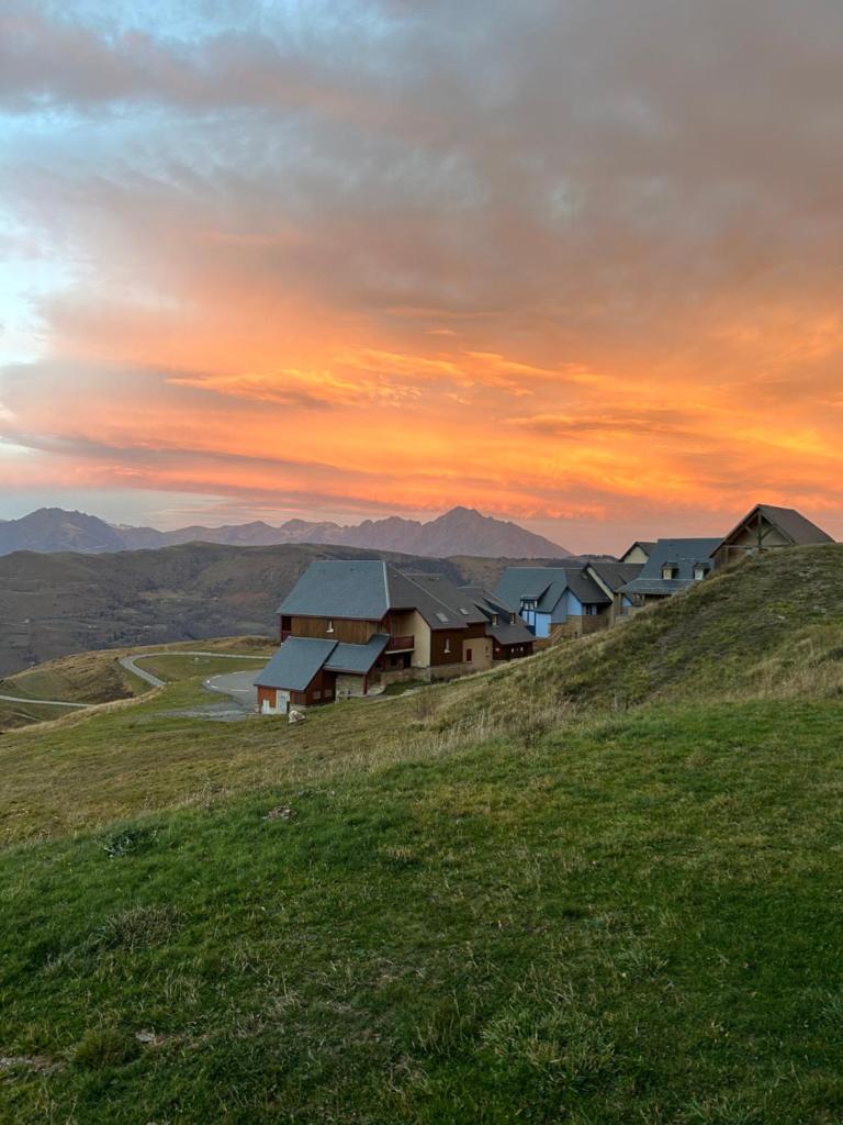 Appartement 4 personnes - Hautes-Pyrénées- Village de Peyragudes Peyresourdes - Vue exceptionnelle sur la montagne