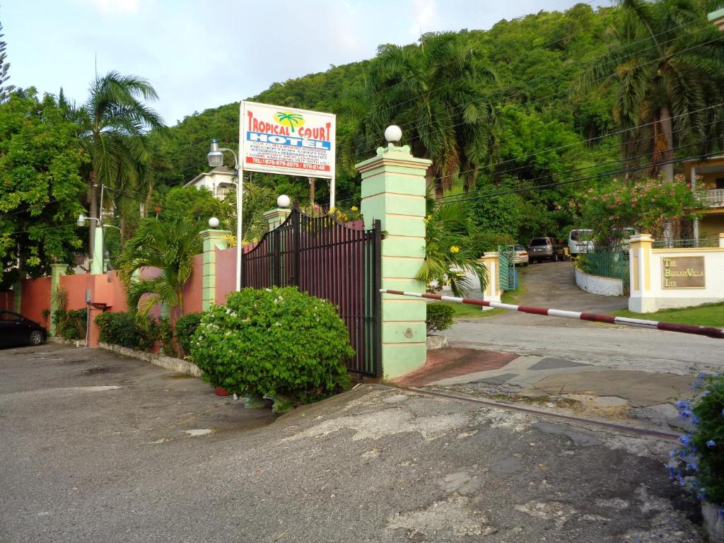 Tropical Court Hotel photo 4