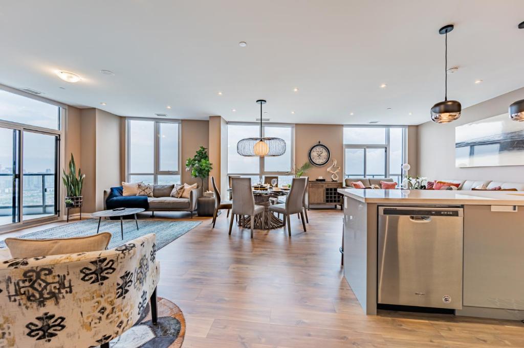 Amazing 3 Bed 4 Bath Penthouse with Roof Top Terrace close to Airport photo 3