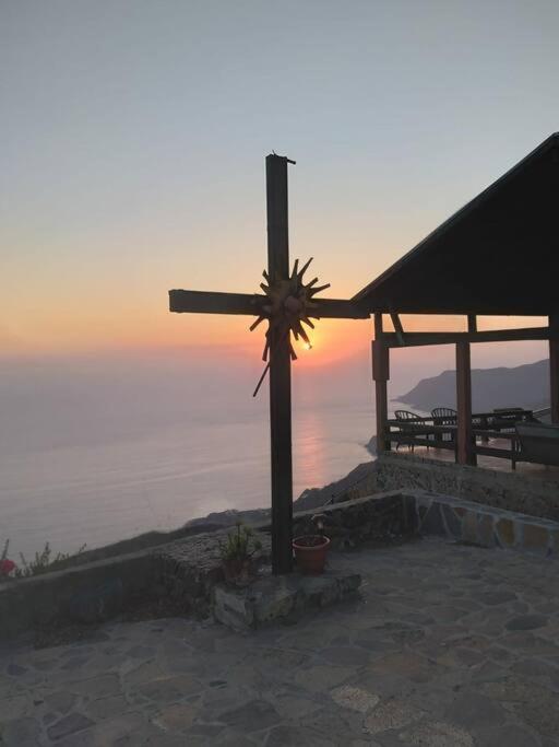Cabin at Baja's coastal Cliffs. photo 1