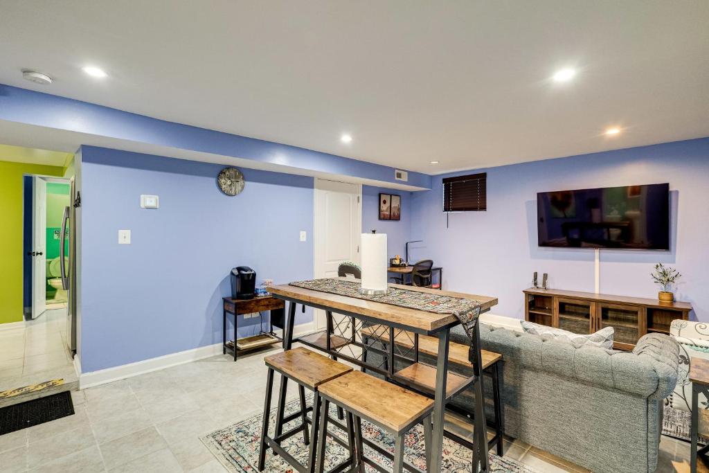 Lovely 2 Bedroom, 2 Bath Unit in West Alexandria. photo 3