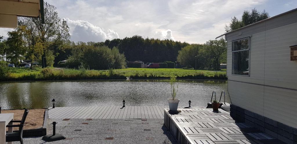 Carafun aan het water Ooltgensplaat photo 3