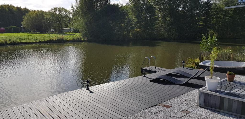 Carafun aan het water Ooltgensplaat photo 2