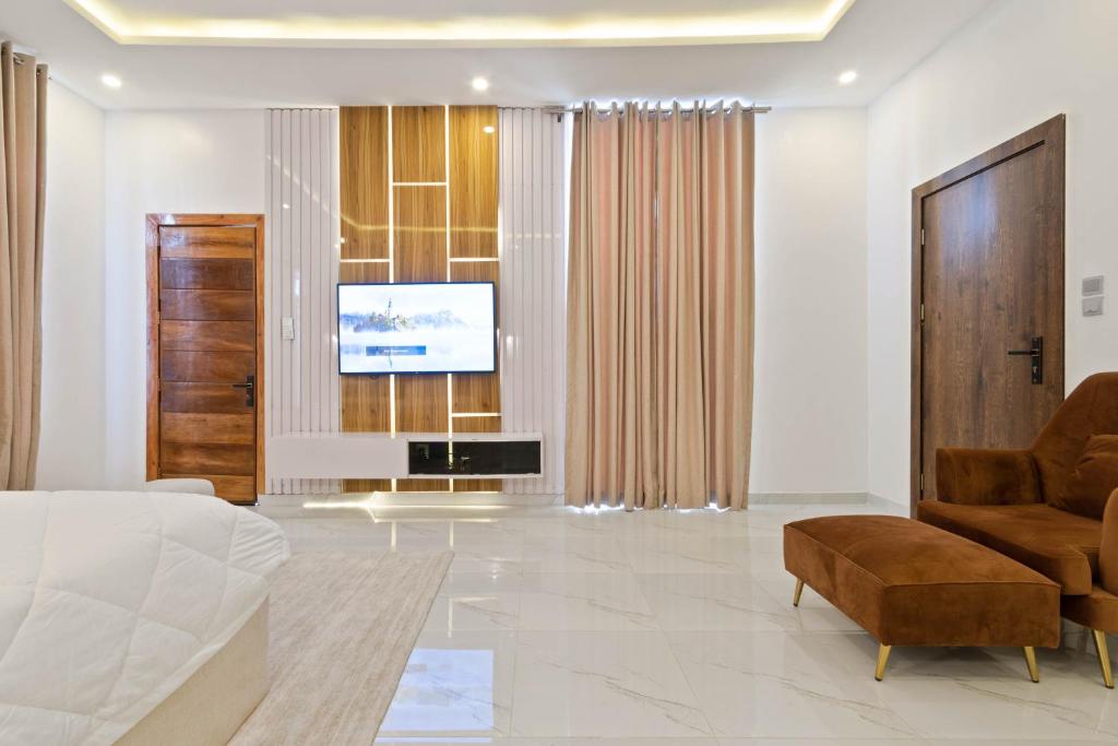 SID LUXURY SHORTLET LEKKI - Lagos with Swimming Pool, PS 5, Snooker & Table Tennis photo 4