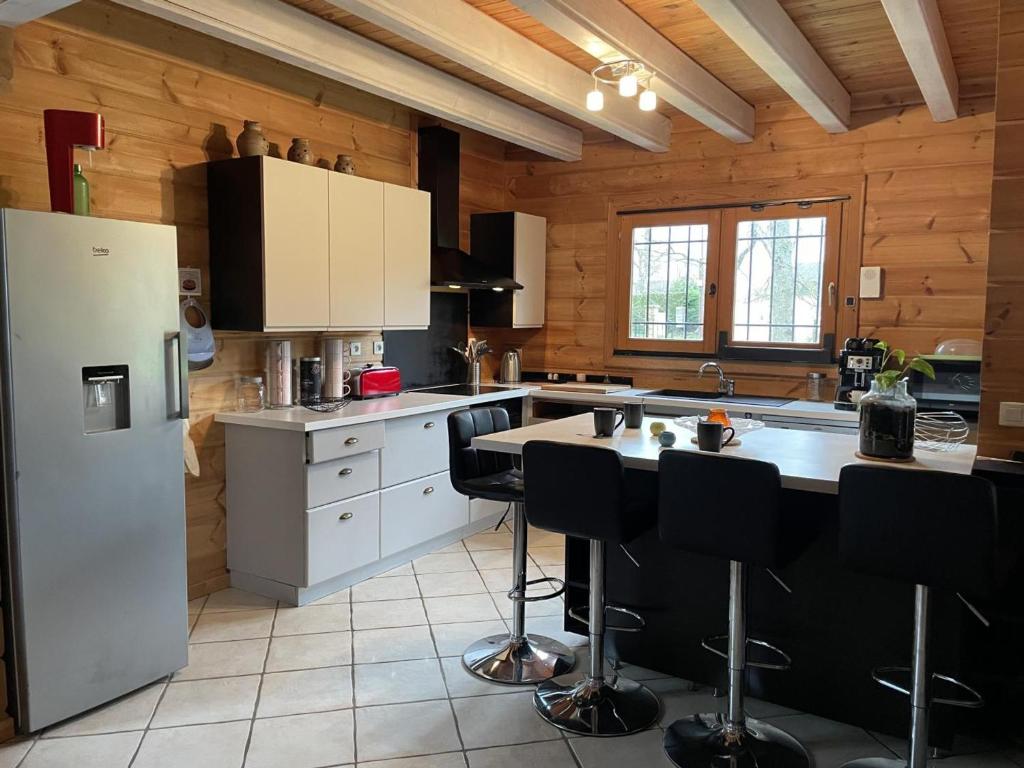 Gîte Saint-Rémy-en-Rollat, 5 pièces, 6 personnes - FR-1-489-370 photo 1