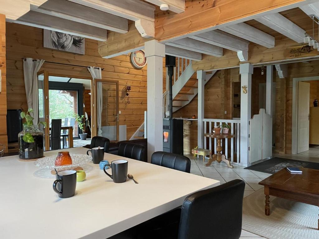 Gîte Saint-Rémy-en-Rollat, 5 pièces, 6 personnes - FR-1-489-370 photo 2