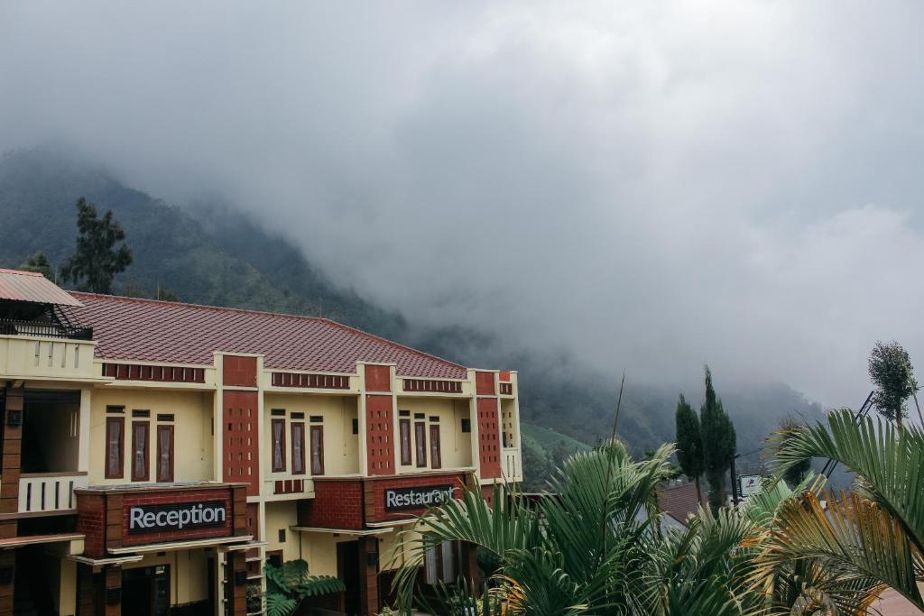 SM Bromo Hotel - Tap to explore photos