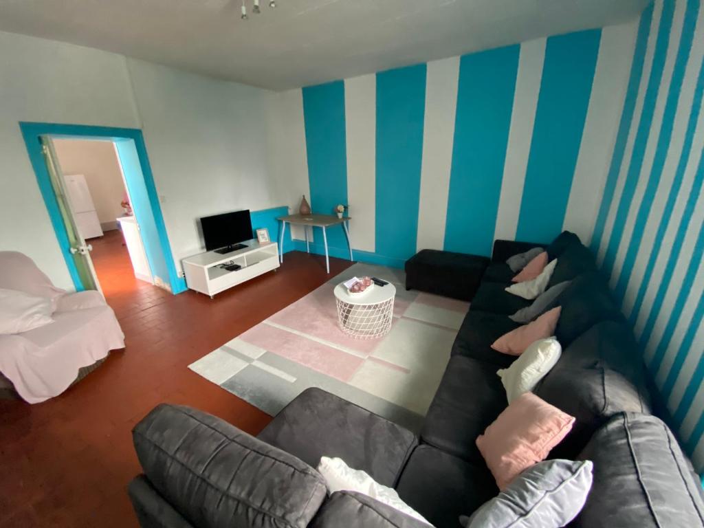 Appart 6/7 pers dans grande maison et cour privative photo 2