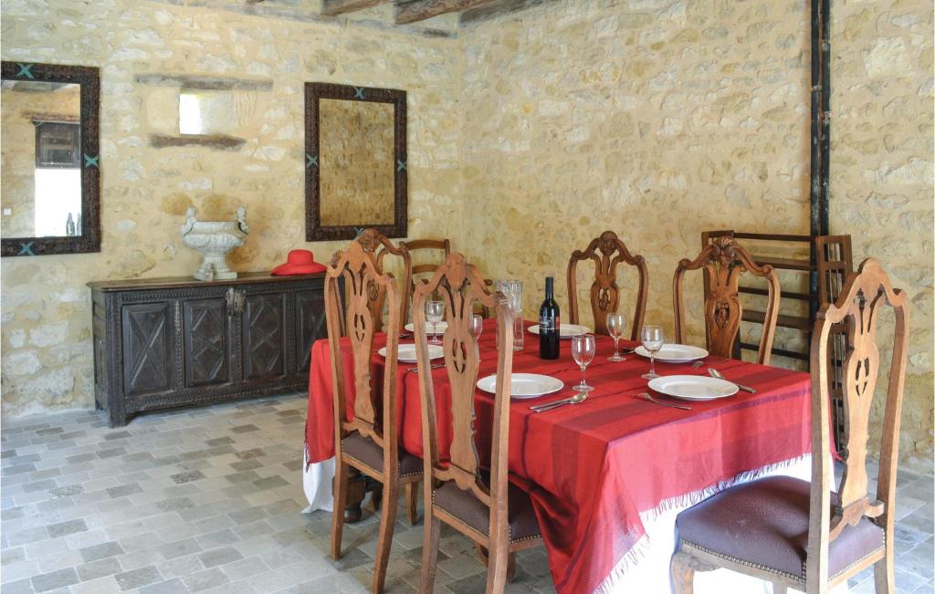 Stunning Home In Domme With 3 Bedrooms, Wifi And Private Swimming Pool photo 4