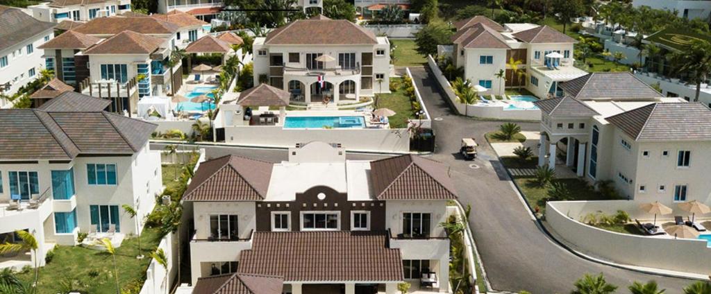 DOMINICAN PUERTO PLATA 6 Bedroom Villa Separate Mandatory All-inclusive-V R B O 2 9 9 5 1 3 2 Provide names and flight info when booking photo 4
