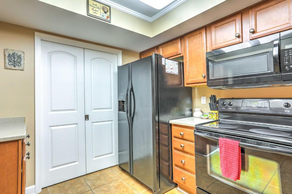 Sleek Pensacola Beach Condo with Patio-Walk to Beach! photo 3