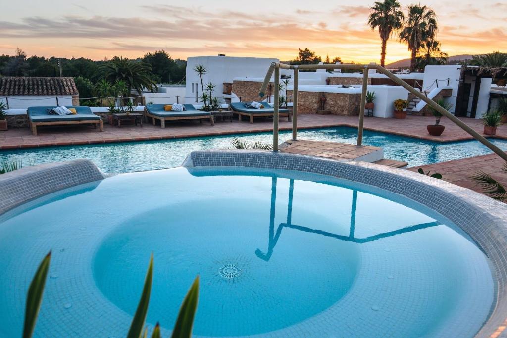 Elegant Restored Luxury 600 year old Farmhouse Las Chumberas 6 Bedrooms Stunning Views Santa Gertrudis photo 4
