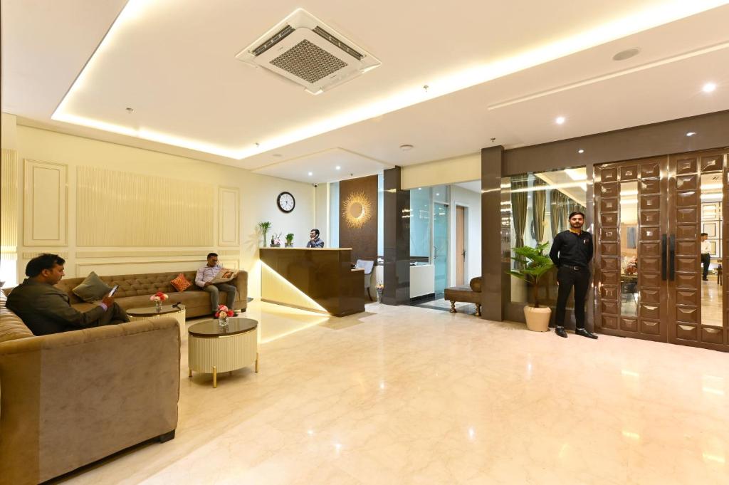Hotel Avalon Palms Agra photo 1