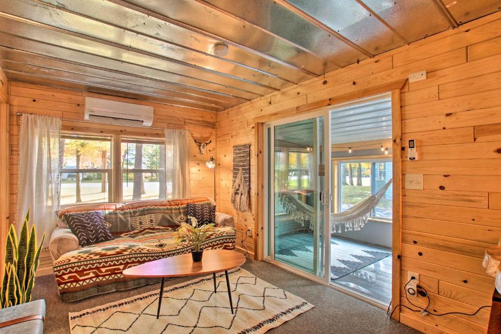 Idyllic Finns Retreat - Walk to Lake Huron