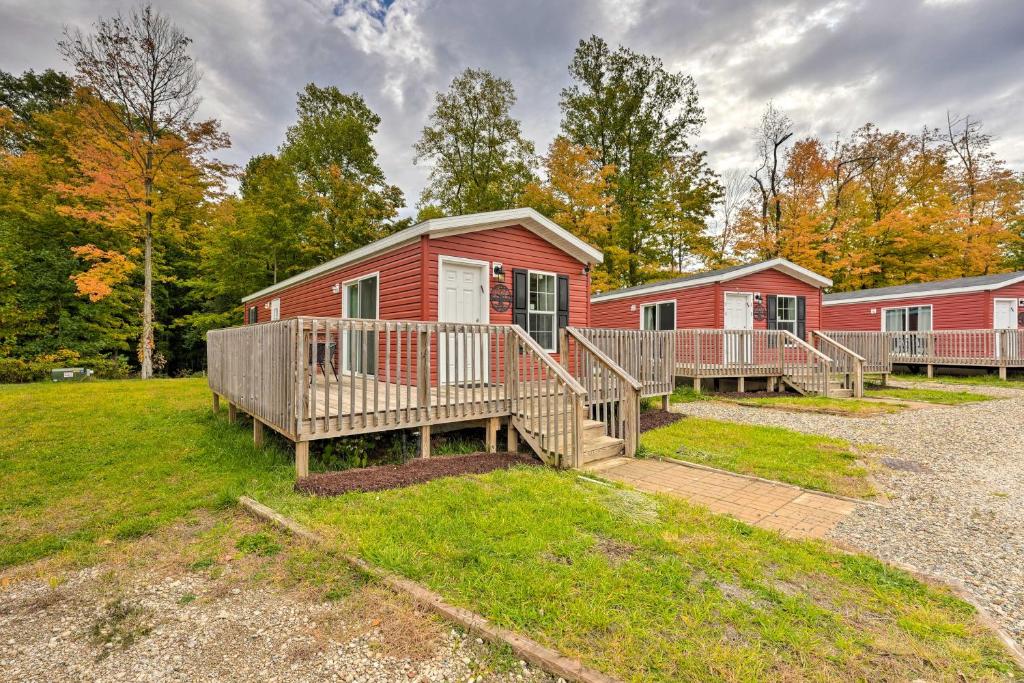 Cassopolis Cabin, Private Deck and Lake Access!