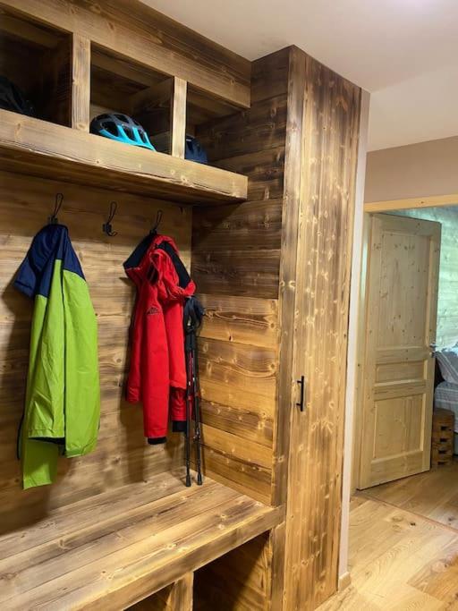 Gorgeous 2 bedroom, 2 full bath, ski in apartment! photo 1
