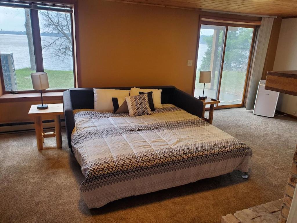 Sanctuary at Norway Lake - Includes Pontoon Boat photo 4