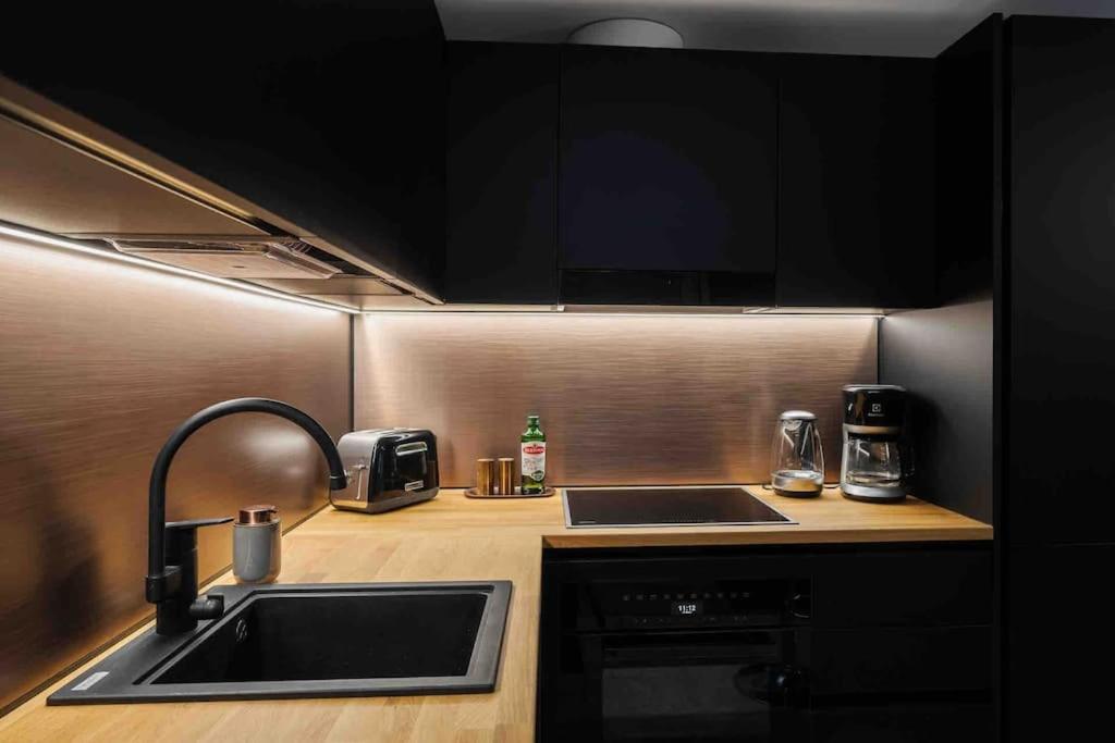 Sari’s luxury studio in the city center photo 1