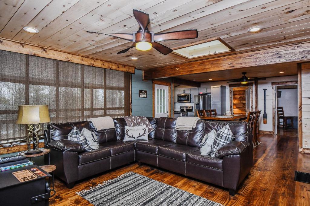 Kare Bear Cabin image