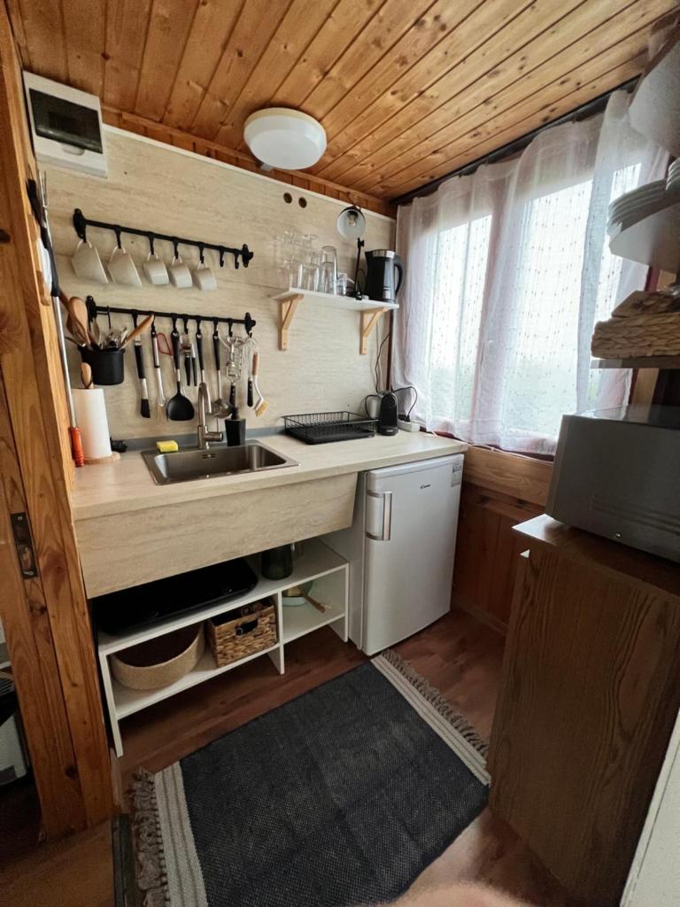 MANDULÁS KABIN a kisház dézsával és kilátással a Balatonra photo 2