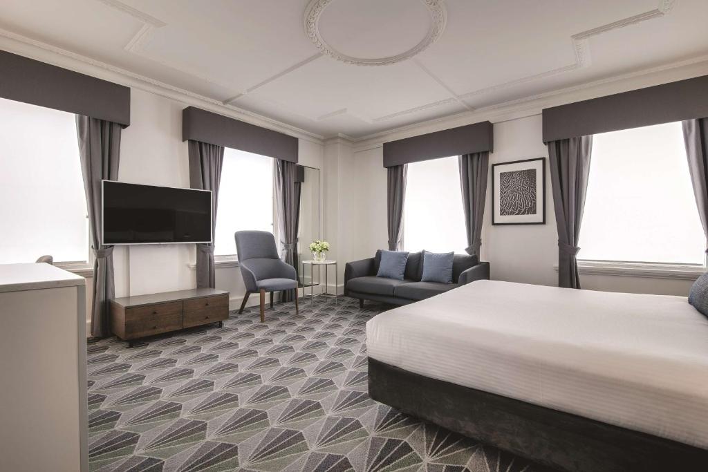 The Savoy Hotel on Little Collins Melbourne photo 1