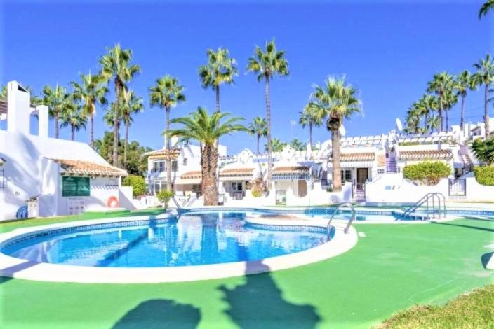 Beautiful 2 Bedroom Bungalow with Communal Pools photo 1