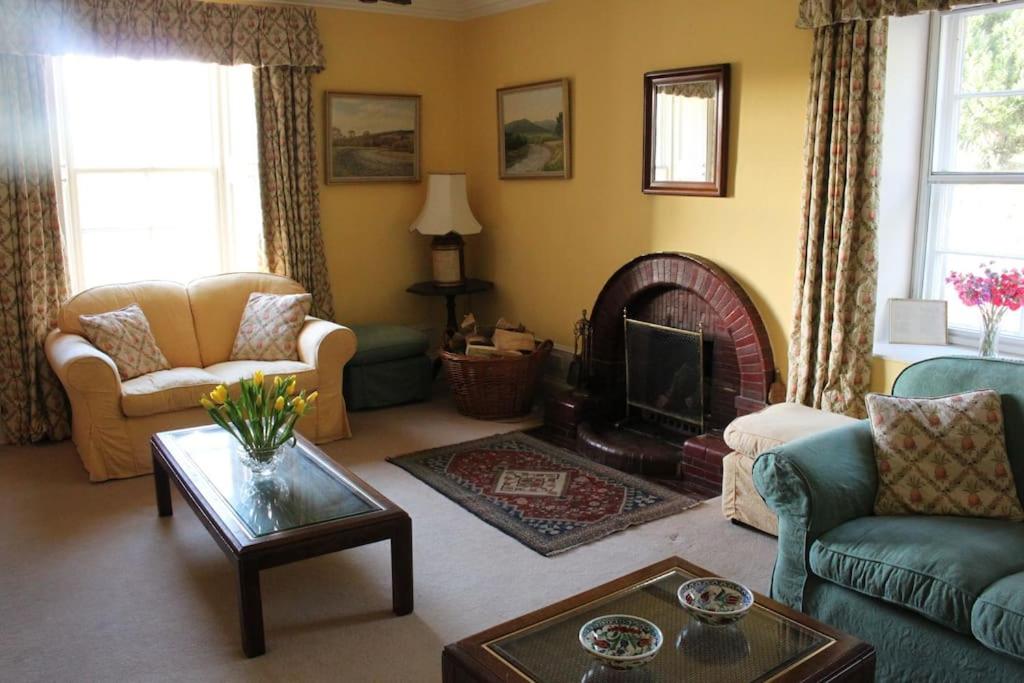 St Marys Farmhouse - Traditional Country Farmhouse with Open Fire photo 2